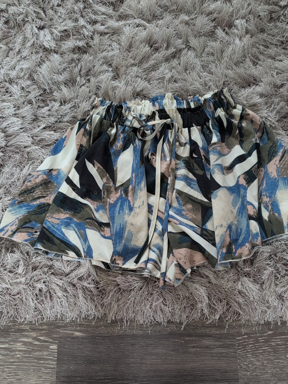 Abstract Print Elastic-Waist Mini Shorts in Blue and Cream